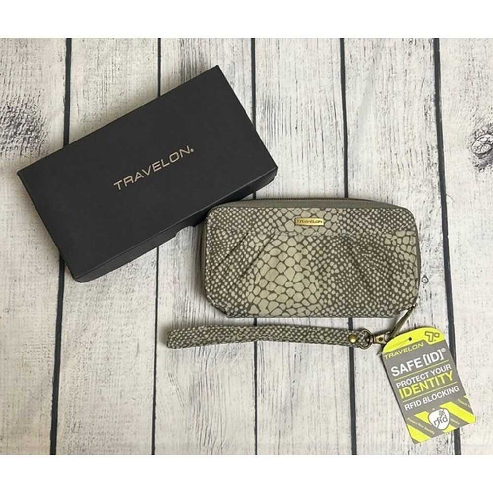 Travelon RDIF Blocking Travel Wallet Zip Clutch Multi Pocket Wristlet Snake NEW
